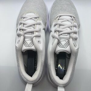 Size 9 - Womens Nike Flex Experience Run White EUC